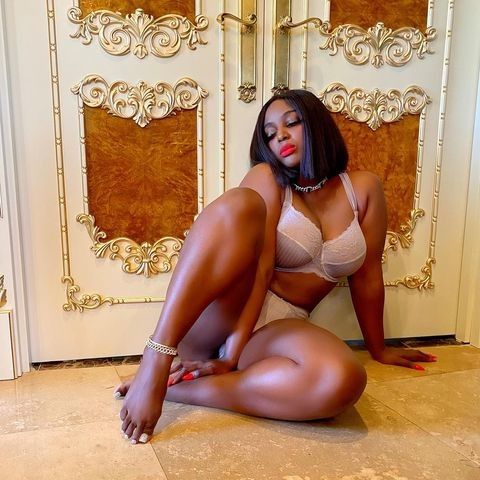 Amara La Negra looking cute in her bra and panties
