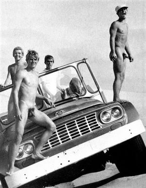 Male Mature Physique Beefcake Cute Athletic Vintage Photo image 1