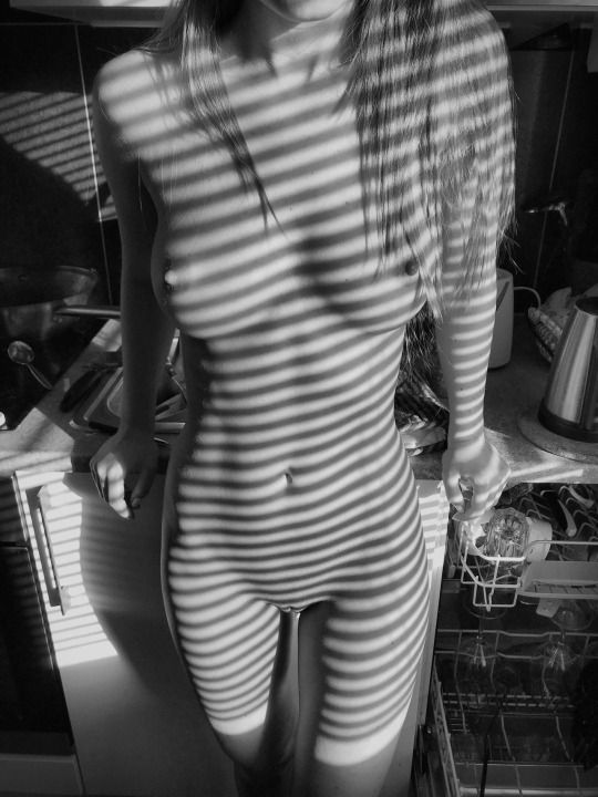 Nude in black and white