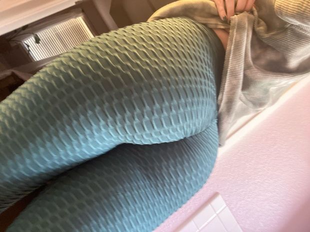 Rachel teasing you in sexy leggings