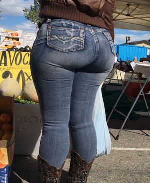 PLUMP WHITE CANDID ASS