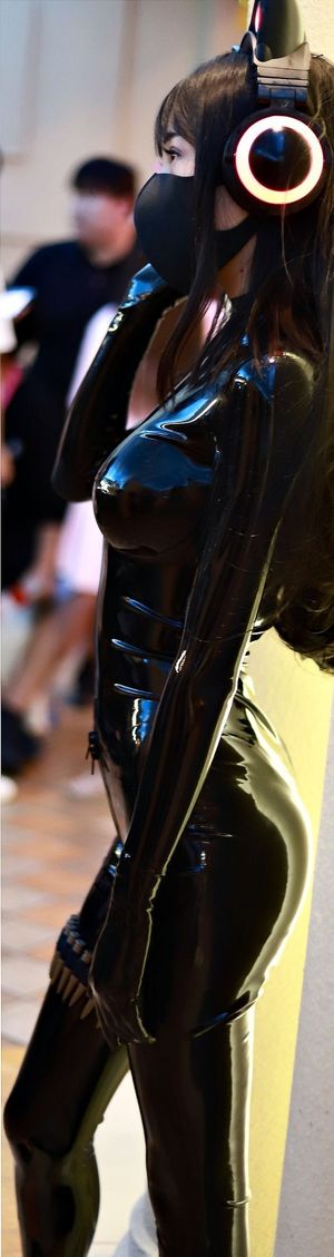 Asian-latex fetish-latex