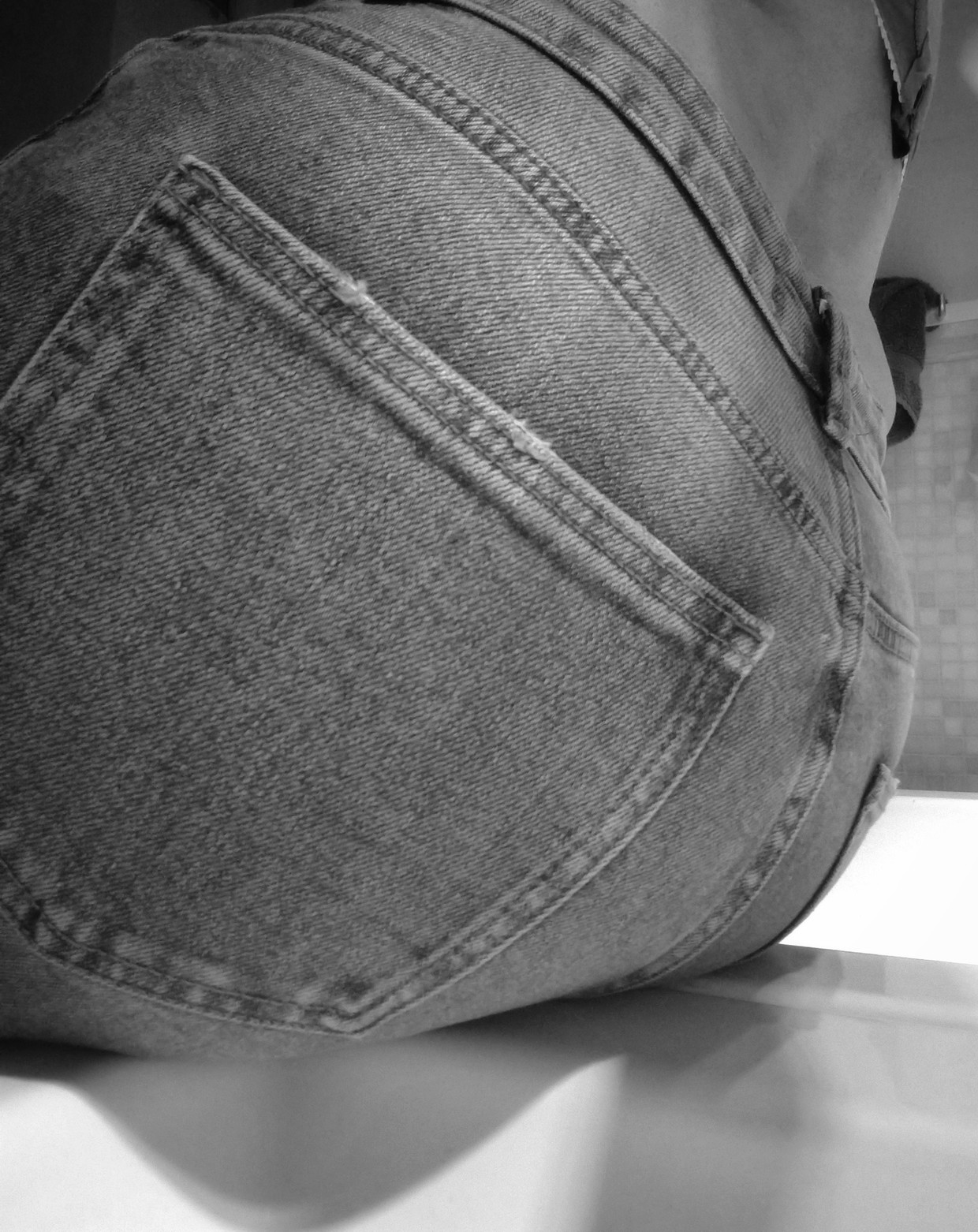 Nicely wrapped in tight jeans...