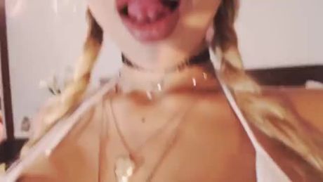 Beautiful Sophia nix masturbating