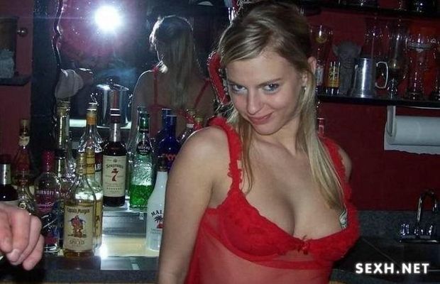 Дамы соблазняют парней своими упругими грудками