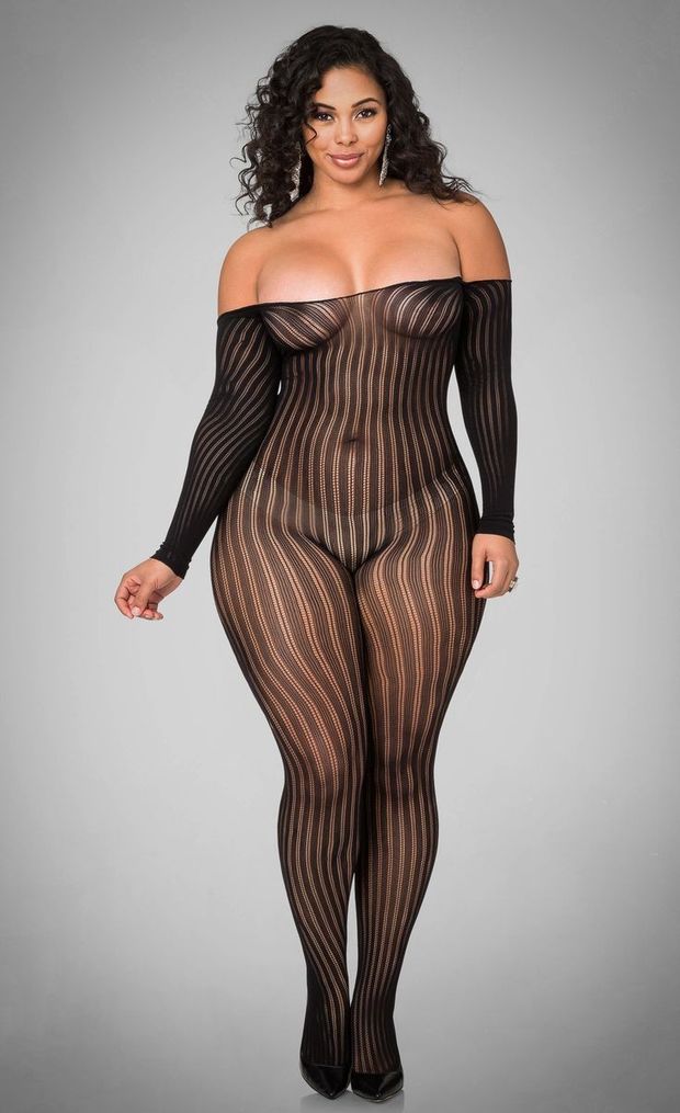 NICE CURVY MILF