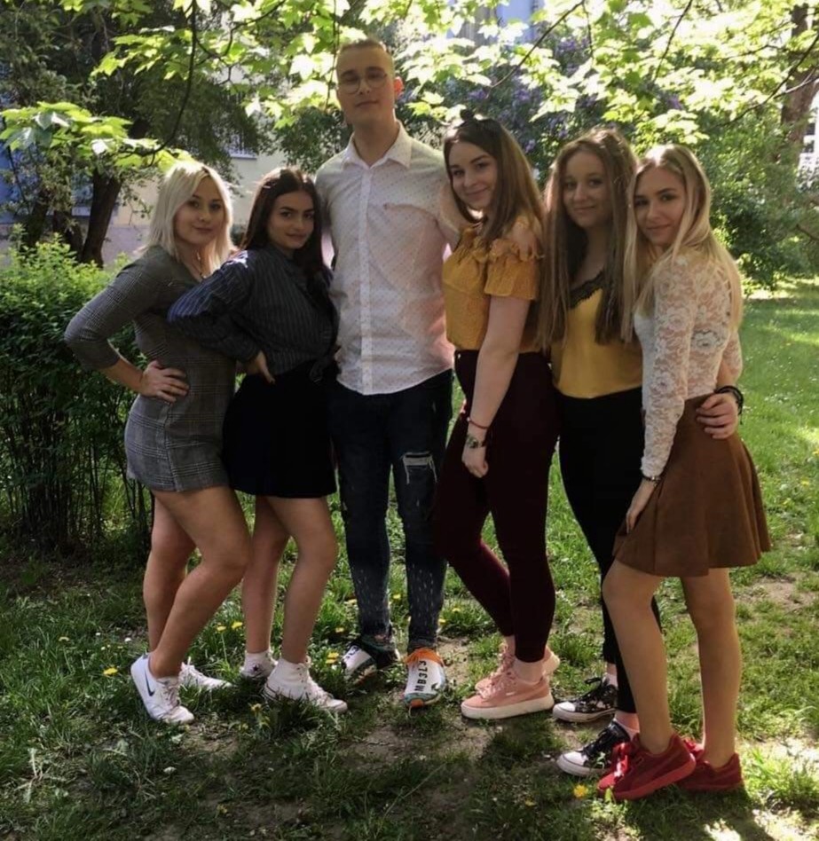Choose one and f*ck her hard ! 6 ❤️