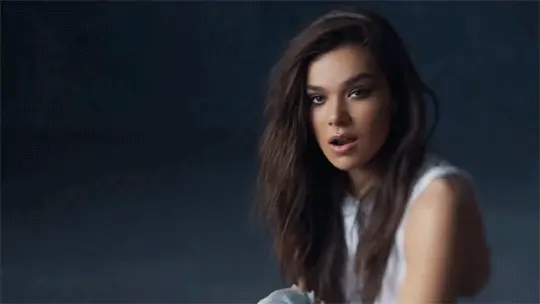 Seductive  Hailee Steinfeld