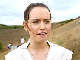 Sexy Daisy Ridley On Location