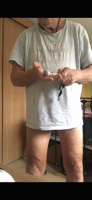 Getting ready to slide 7 inch object up my tight arsehole to wank