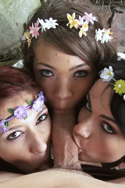 3 Teens sucking 1 dick