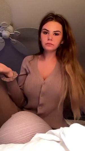 A s h l e y T e r v o r t trying to deepthroat with her fingers