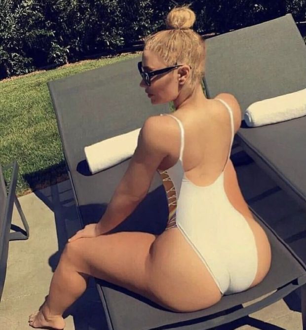 Motherhood makes Iggy even sexier
