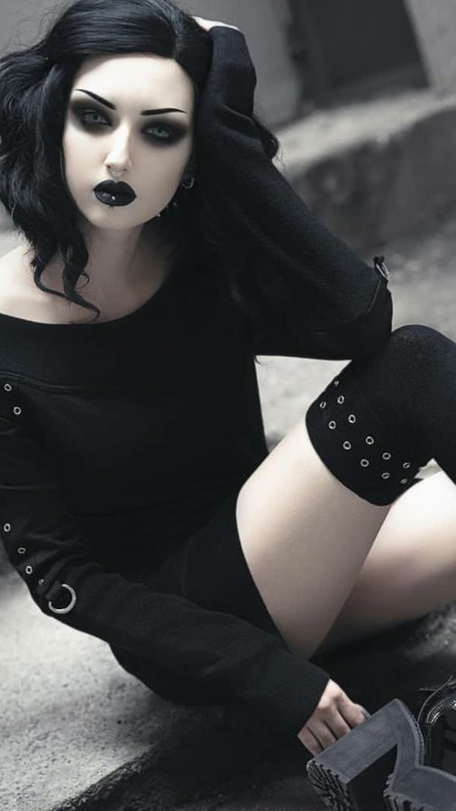 [ Fine Faced Emo BaBe ]