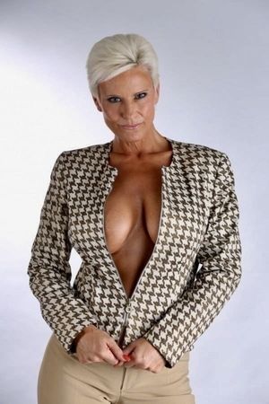 MILF Shows Off Her Cleavage