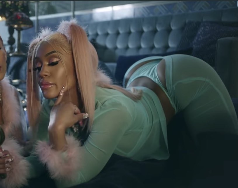 Saweetie’s arch