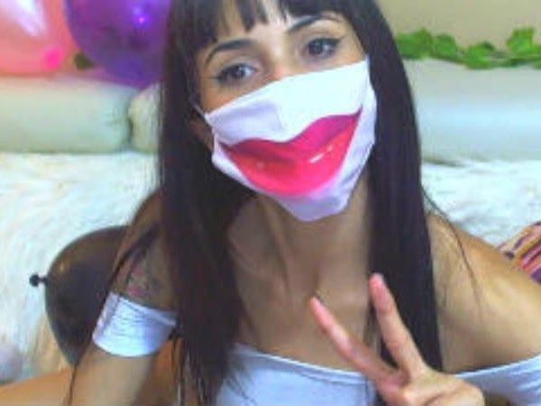 Brunette femdom loves SPH and mocking small dicks