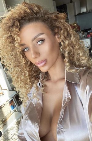 Exotic Jena Frumes with beautiful green eyes
