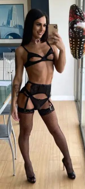 Khloe Likes Dress Up