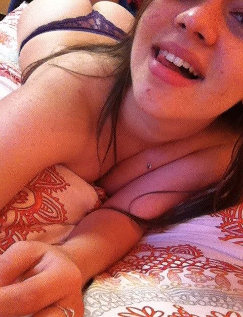 Brunette teen selfie 1