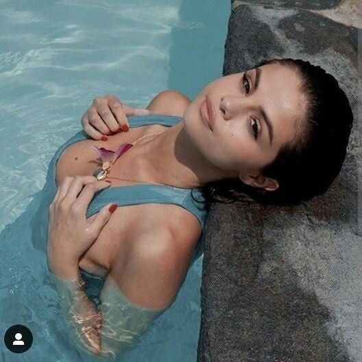 Wet Selena