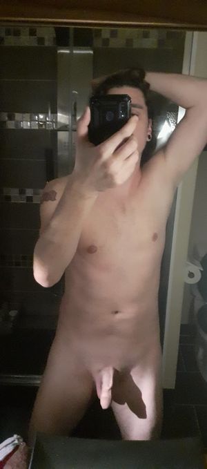 JE MONTRE MA PETITE BITE