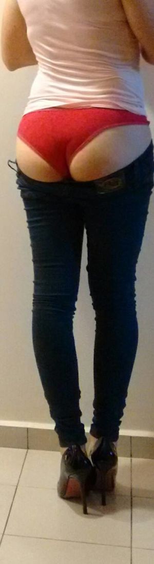 Calcinha vermelha pra atrair piroc...