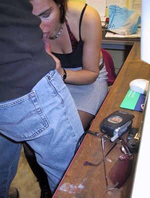 mec, ta femme est chaude au bureau aussi (Pilar)