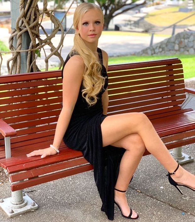 Mia, a sexy model...