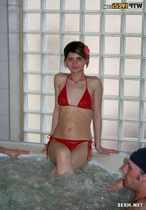 Групповуха молодёжи в сауне