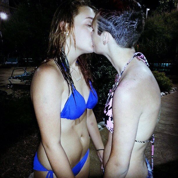Mmmm, real dykes!