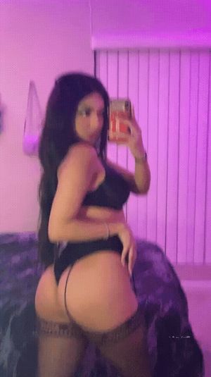 Lingerie booty selfie