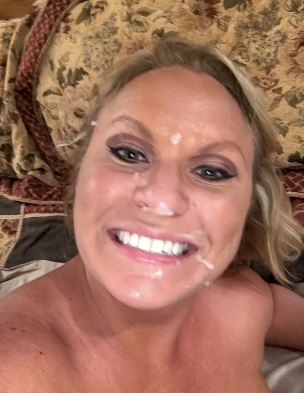 Amateur MILF face painted
