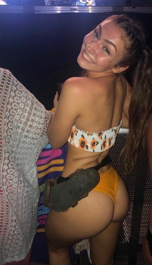 Gorgeous teen perfect booty