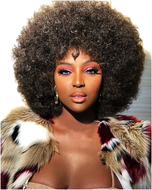 [ Stylish Soft Bosoms Afro Babe ]