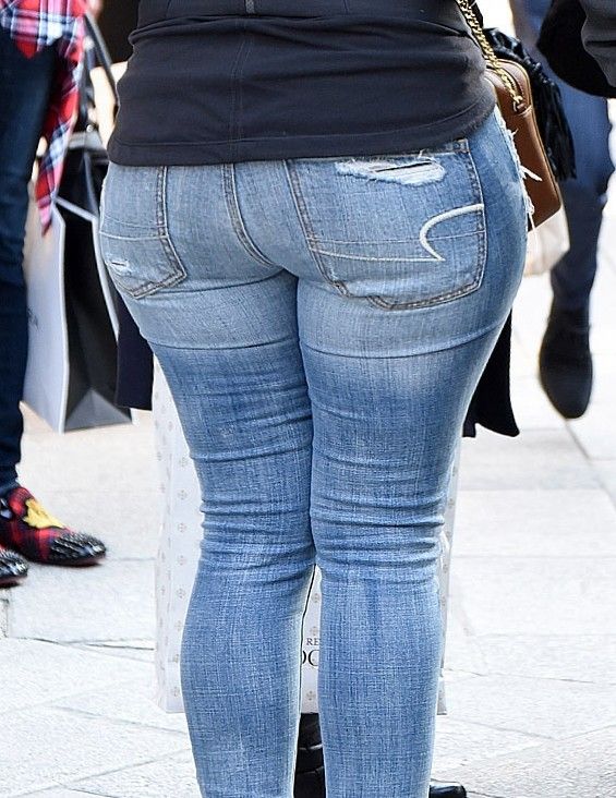 WE LOVE THICK CURVY ASS!