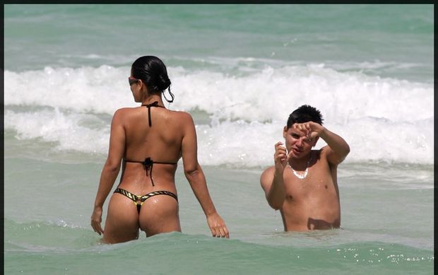 Mom thong on beach