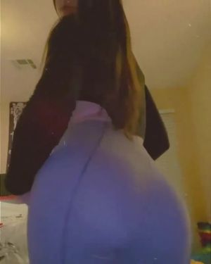Instagram babe slapping her own butt
