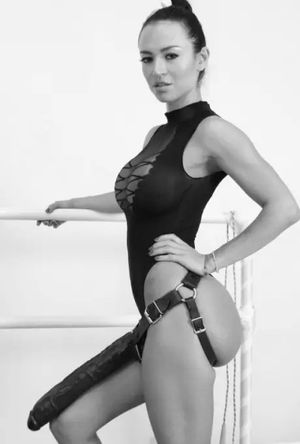 Strapon Bigger Than Her