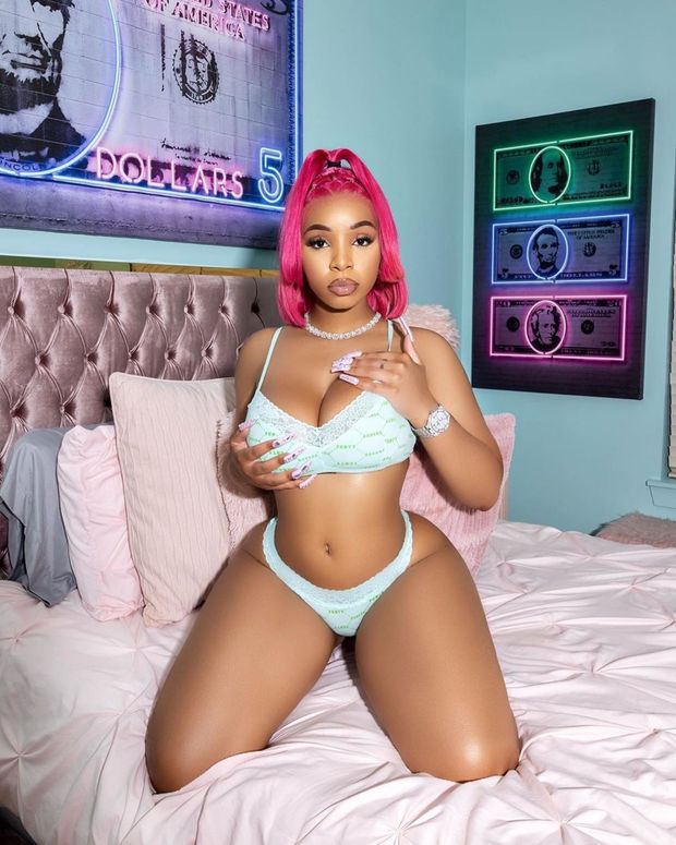 LightSkinKeisha wearing SavageXFenty