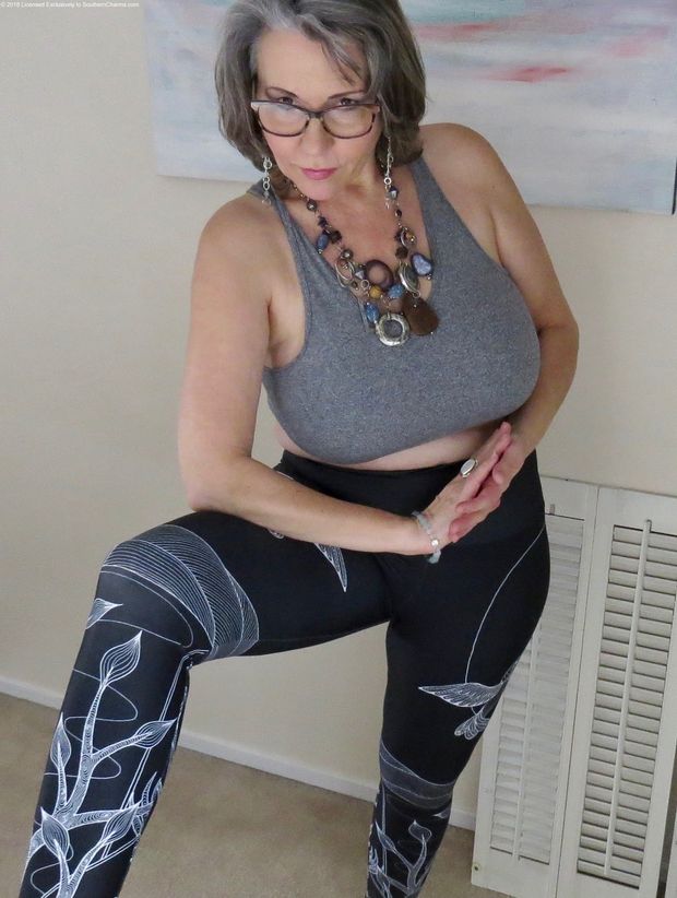 Petra big tits in grey