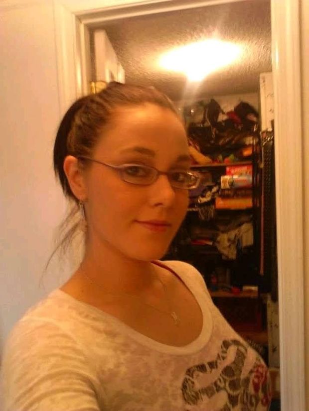 This pretty gal can make her pussy squirt