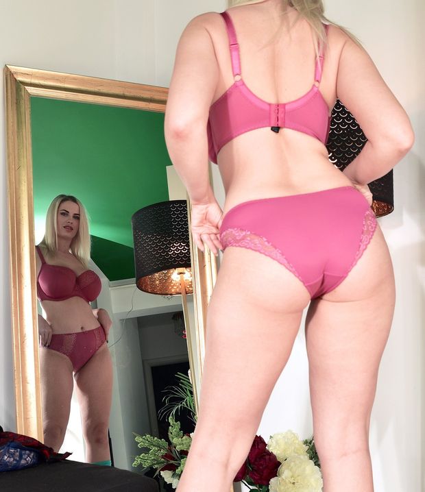 Alexsis Faye