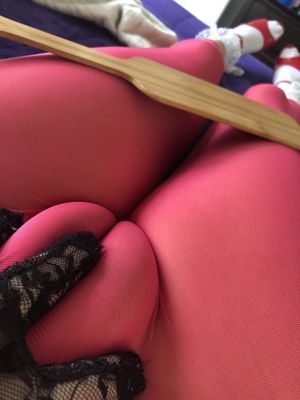 Phat cameltoe looks hungry