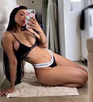 Brazilian Nyvi Estephan #76