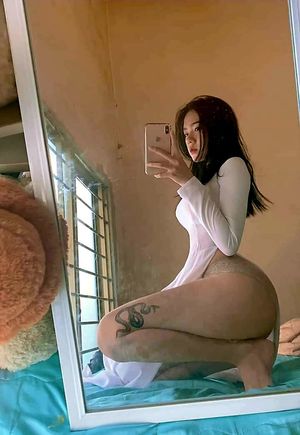 Asian Vietnamese Selfie - Hân