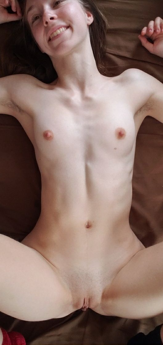 Sweet teen girlfriend waiting for sex