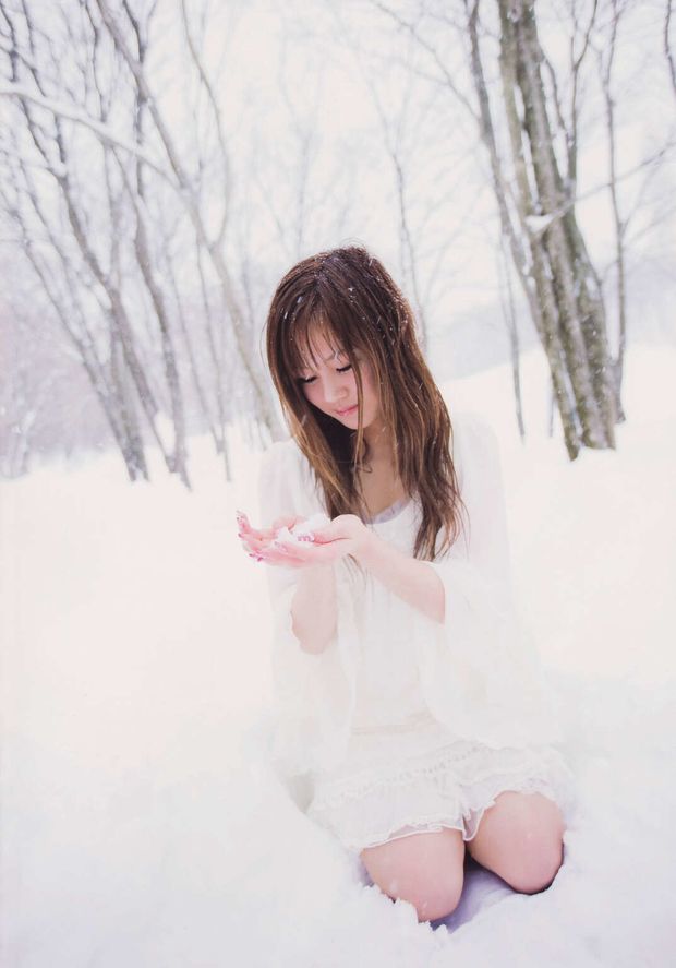 Asian beauty in the snow