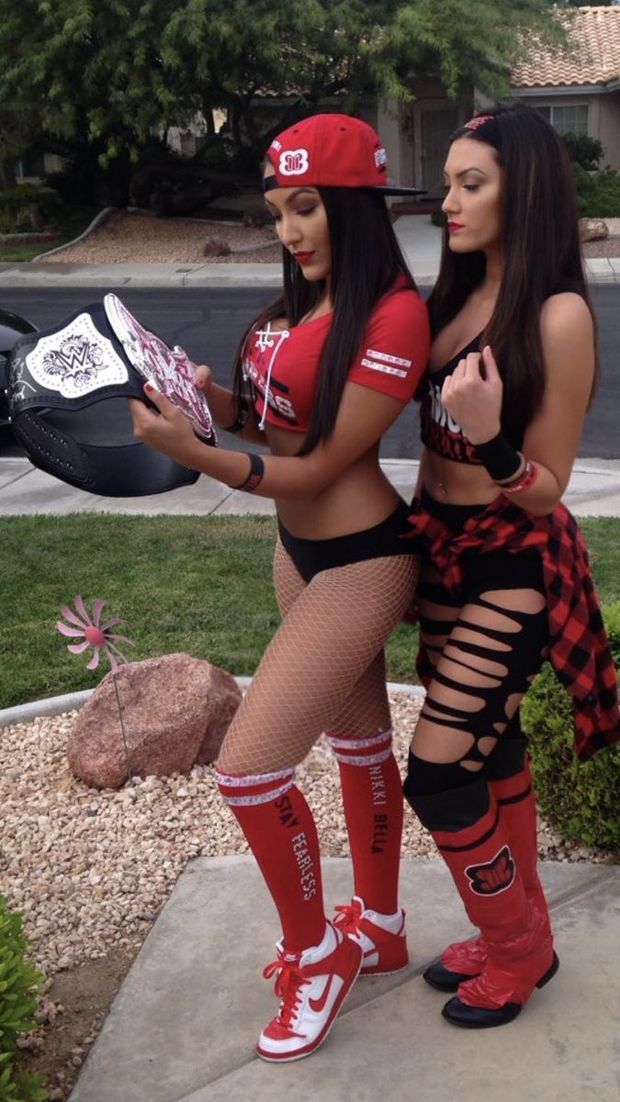 Bella Twins Cosplay (Brittni and Brooke Sacco)