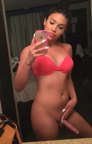 Shemale from Nebraska now in NYC want some no string attached fun. 7 inches cock here